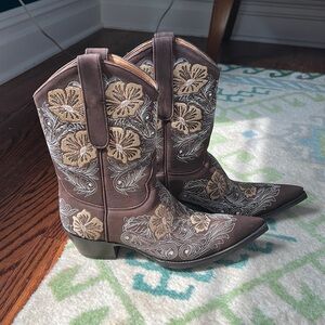 Vintage Old Gringo boots with floral embroidery